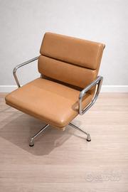 Silla Vitra Soft Pad EA 208 en color camel