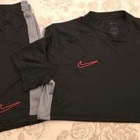 Completo sportivo Nike taglia M