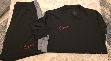 Completo sportivo Nike taglia M