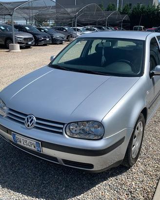 VOLKSWAGEN Golf 1.6 16V cat 5 porte Highline