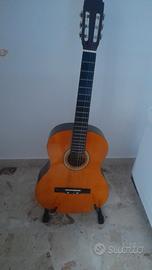 Chitarra classica e supporto.