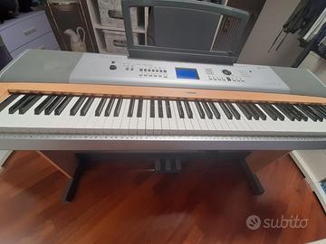Yamaha DGX 630 pianoforte/tastiera con 88 tasti