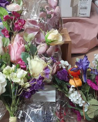 Composizioni fiori finti per decorare casa