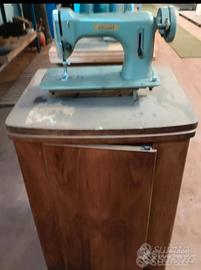 macchina da cucire con mobile