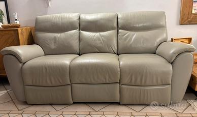 Divano poltronesofà in pelle e sedili reclinabili
