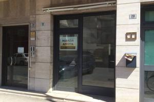 Negozio/ufficio con vetrina libero
