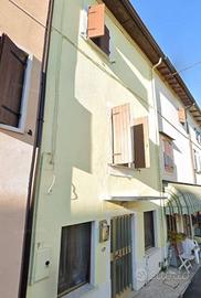Casa indipendente di 131 m² con 4 locali e box aut