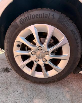4 cerchi R16 audi completi di gomme 4 stagioni 90%