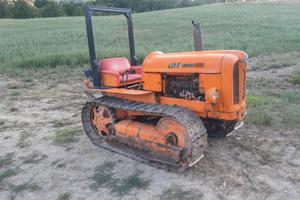 Fiat 411 cingolato con aratro