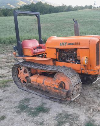 Fiat 411 cingolato con aratro