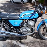Kawasaki H2 750 Mach IV e Honda Cb Four 750