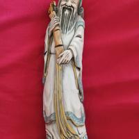 statuina cinese anziano