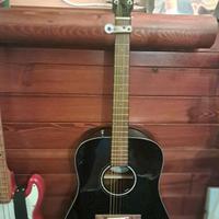 Chitarra acustica