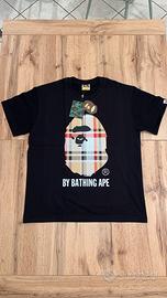 t-shirt bape x burberry nera