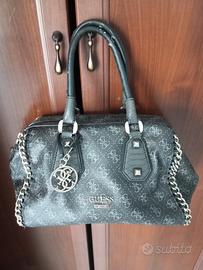 Borsa Bauletto Guess. 