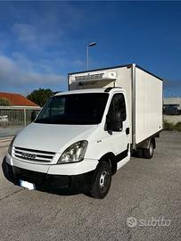 Furgone isotermico con gruppo frigo