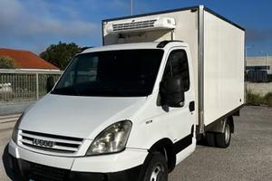 Furgone isotermico con gruppo frigo