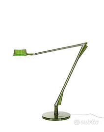 Lampada da tavolo/scrivania Alledin verde kartell