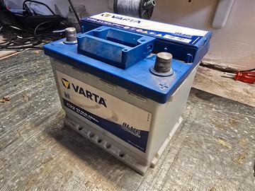 Batteria Varta 52 Ah  pronta all'uso
