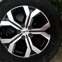 Cerchi in lega 17 e gomme Dacia Duster III