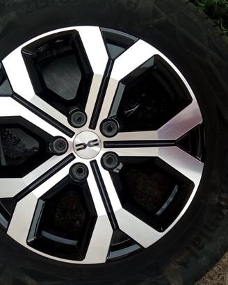 Cerchi in lega 17 e gomme Dacia Duster III