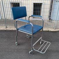 Sedia / carrozzina / comoda con ruote