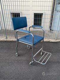 Sedia / carrozzina / comoda con ruote