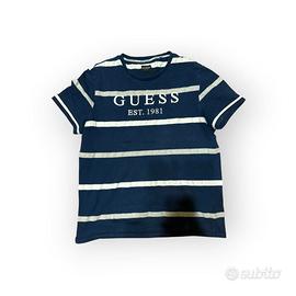 T-shirt Guess EST 1981 a righe blu, bianche e grig