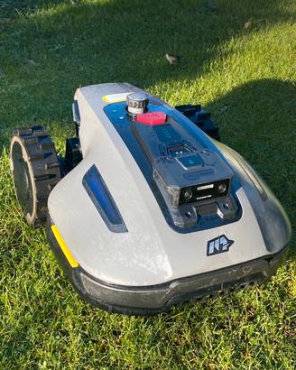 MAMMOTION YUKA mini 700 robot tagliaerba