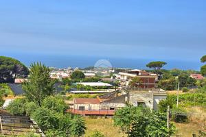 4 LOCALI A TORRE DEL GRECO