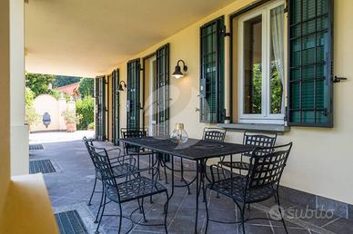 Villa di 311 m² con più di 5 locali a Bologna