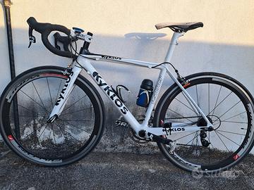 Bici da corsa full carbon Kyklos Feather 