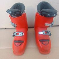 SCI . caschi e scarponi bambino