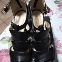 Sandali in pelle nera indossati una volta n. 37