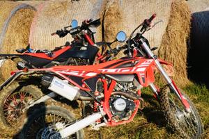 BetRR Enduro 125 2023 con terminale beta factory