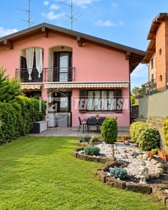 Bifamiliare con giardino privato, box doppio e due