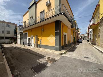 3 LOCALI A ADELFIA