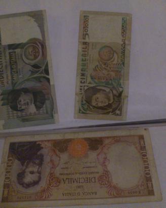 Banconote monete e francobolli