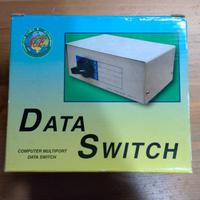 Data Switch 3x HDDB15 + 6X6 PIN MINI-DIN Della Acc