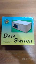 Data Switch 3x HDDB15 + 6X6 PIN MINI-DIN Della Acc