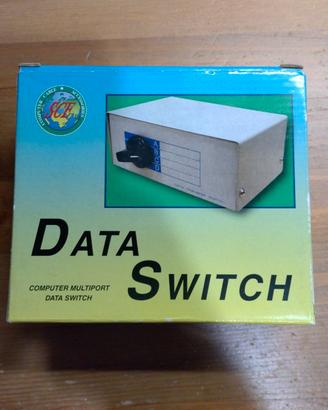 Data Switch 3x HDDB15 + 6X6 PIN MINI-DIN Della Acc
