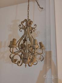 Lampadario in ferro battuto stile antico