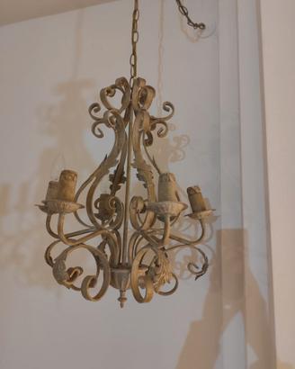 Lampadario in ferro battuto stile antico