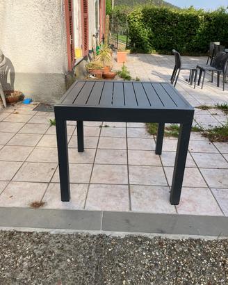 Tavolo sedie esterno