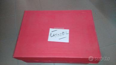 Playmobil scatola con+60 figure e altro materiale