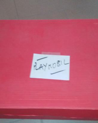 Playmobil scatola con+60 figure e altro materiale