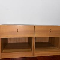 Coppia di comodini in stile moderno