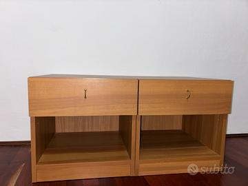 Coppia di comodini in stile moderno
