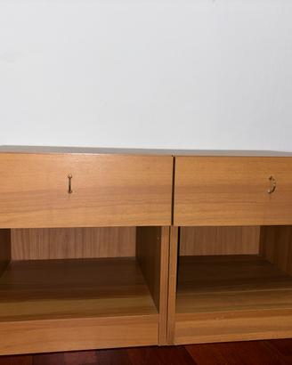 Coppia di comodini in stile moderno