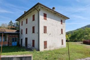 Casa indipendente di 450 m² con più di 5 locali e 